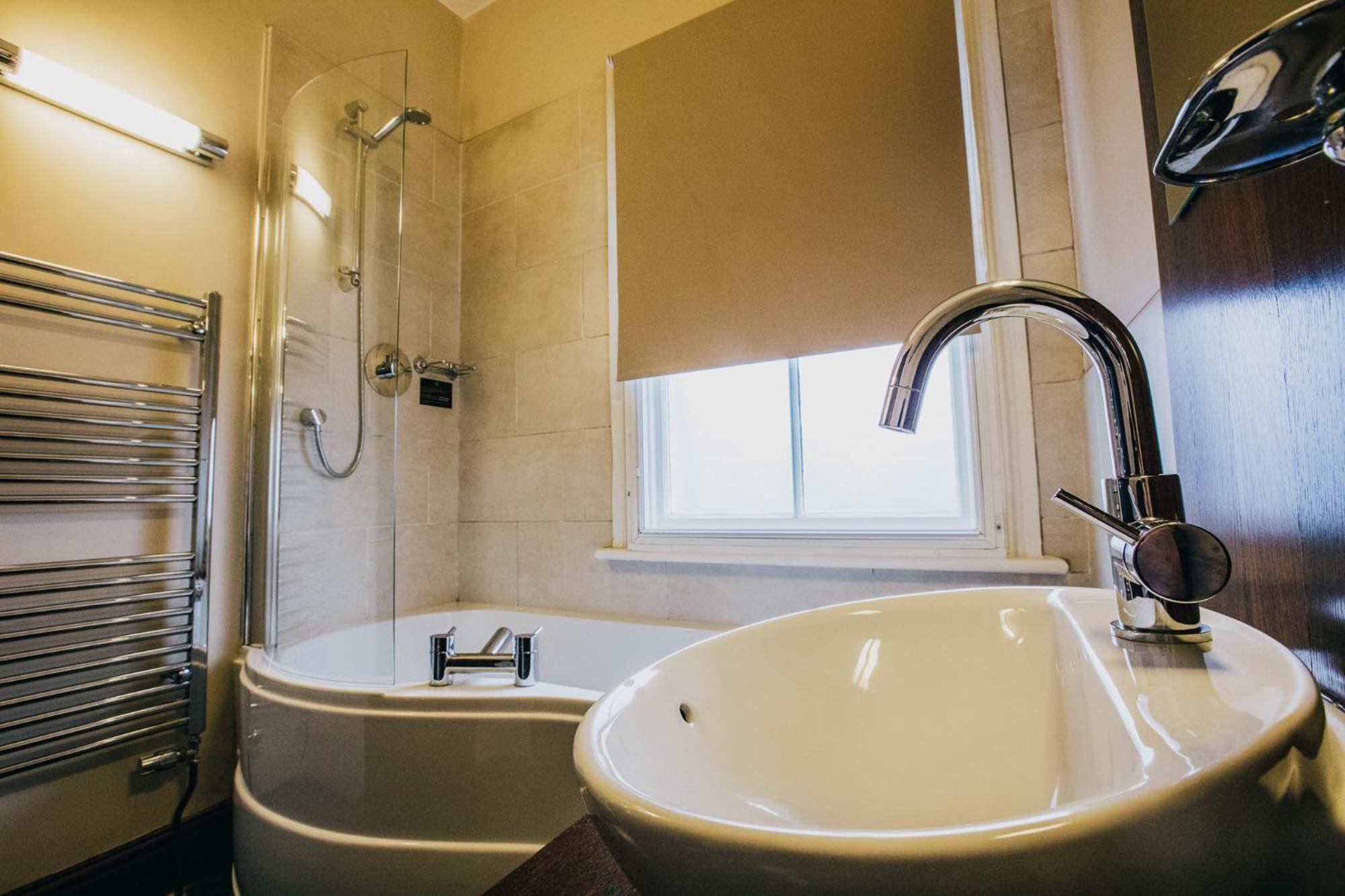 The Duke Of Edinburgh Hotel & Bar Barrow-in-Furness Chambre photo