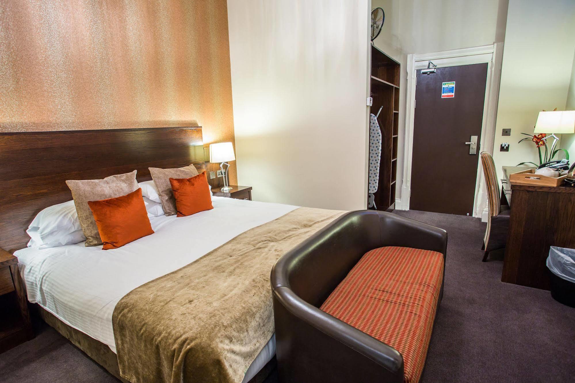 The Duke Of Edinburgh Hotel & Bar Barrow-in-Furness Extérieur photo