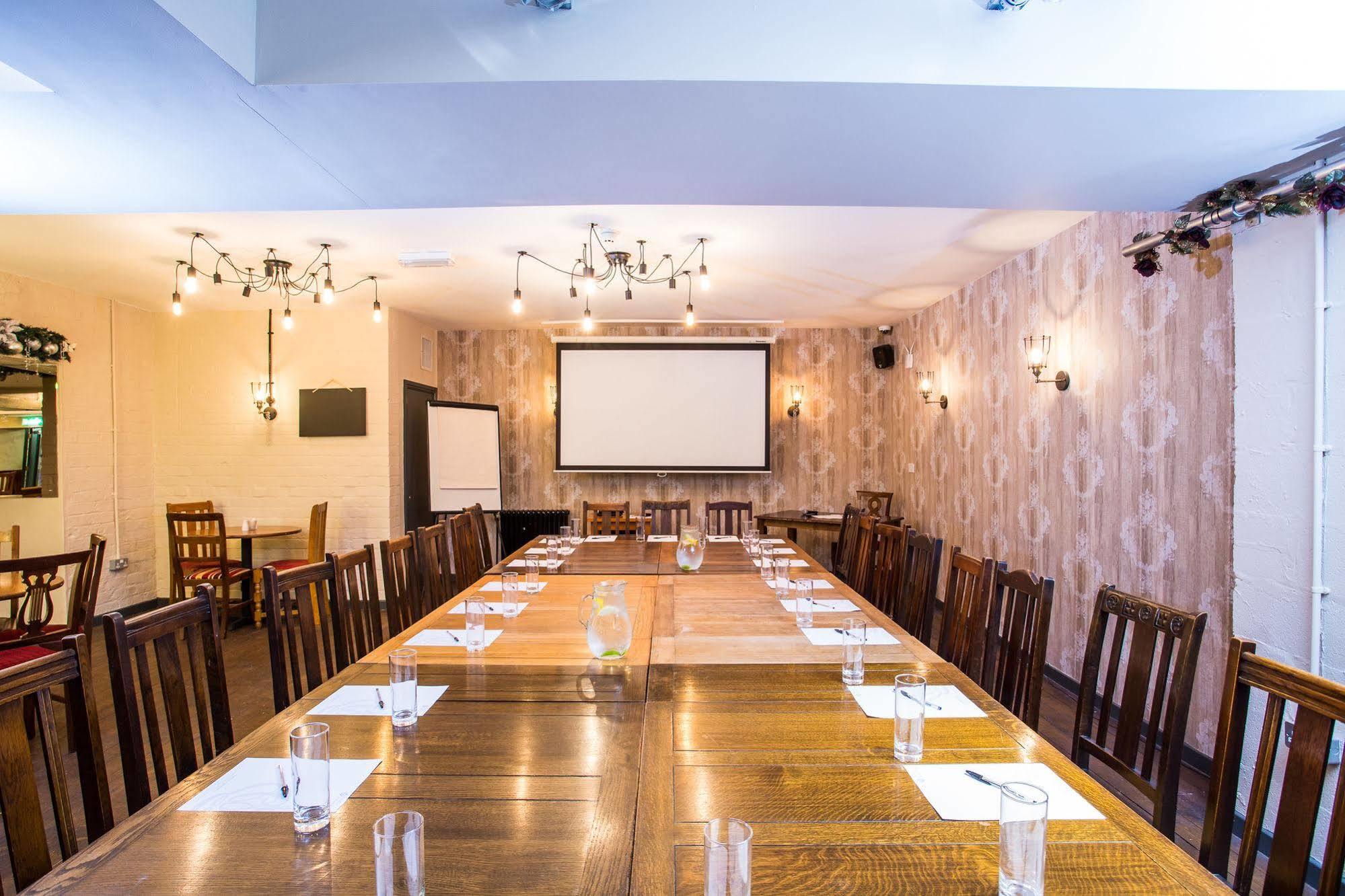 The Duke Of Edinburgh Hotel & Bar Barrow-in-Furness Extérieur photo